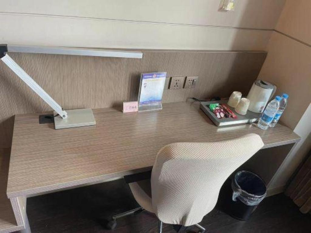 Jinjiang Select International Tourism And Zone Chuansha Road Subway Station Hotel 3*