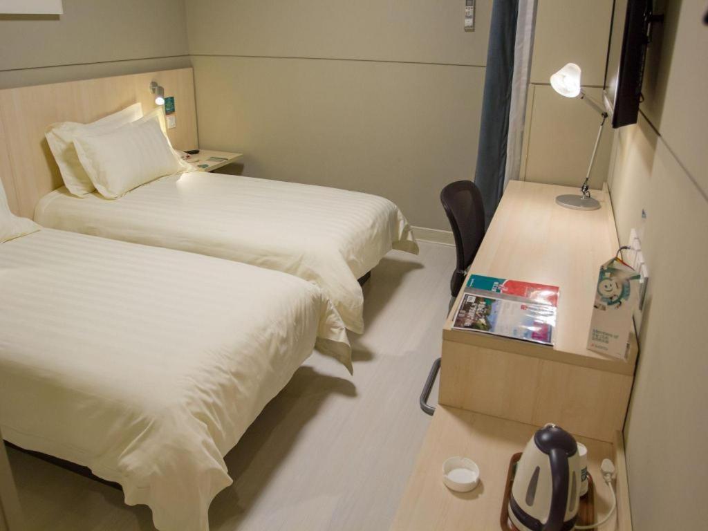 Hotel Jinjiang Select International Tourism And Zone Chuansha Road Subway Station 3*