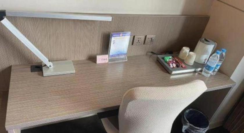 Jinjiang Select International Tourism And Zone Chuansha Road Subway Station Hotel 3*